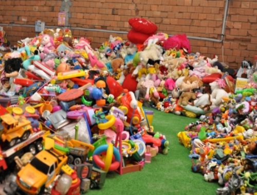 20 bin oyuncak yeni sahipleri için gün sayıyor